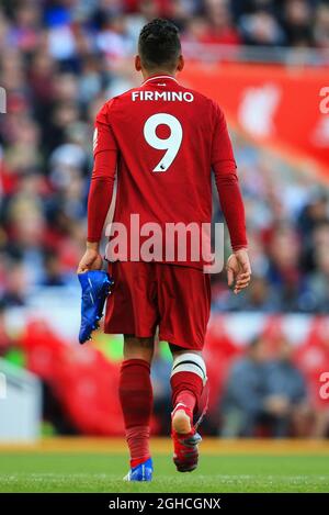 Liverpools Roberto Firmino trägt seinen Stiefel und zeigt eine zerrissene Socke nach einer Kollision mit Matthew Ryan von Brighton & Hove Albion während des Premier League-Spiels im Anfield Stadium in Liverpool. Bild Datum 25. August 2018. Bildnachweis sollte lauten: Matt McNulty/Sportimage via PA Images Stockfoto