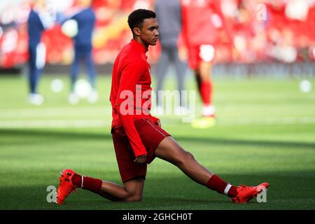 Liverpools Trent Alexander-Arnold wärmt sich während des Spiels der Premier League im Anfield Stadium, Liverpool, auf. Bild Datum 25. August 2018. Bildnachweis sollte lauten: Matt McNulty/Sportimage via PA Images Stockfoto