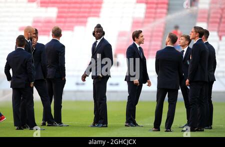 Der Italiener Mario Balotelli geht vor dem Spiel der UEFA Nations League - League A - Group 3 im Estadio da Luz, Lissabon, mit seinen Teamkollegen auf dem Spielfeld spazieren. Bild Datum 10. September 2018. Bildnachweis sollte lauten: Matt McNulty/Sportimage via PA Images Stockfoto