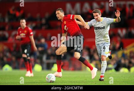 Nemanja Matic von Manchester United stellt sich während des Carabao Cup Third Round Spiels im Old Trafford Stadium, Manchester, gegen Craig Bryson von Derby County. Bild Datum 25. September 2018. Bildnachweis sollte lauten: Matt McNulty/Sportimage Stockfoto