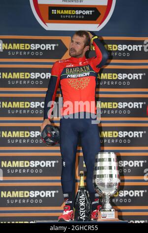 102. Gran Piemonte - Radrennen von Racconigi nach Stupinigi im Foto: Sieger Sonny Colbrelli vom Team Bahrain Merida nach seinem Sieg auf dem Podium Bilddatum: 11. Oktober 2018. Bildnachweis sollte lauten: Jonathan Moscrop/Sportimage via PA Images Stockfoto