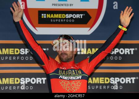 102. Gran Piemonte - Radrennen von Racconigi nach Stupinigi im Foto: Sieger Sonny Colbrelli vom Team Bahrain Merida nach seinem Sieg auf dem Podium Bilddatum: 11. Oktober 2018. Bildnachweis sollte lauten: Jonathan Moscrop/Sportimage via PA Images Stockfoto