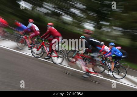 102. Gran Piemonte - Radrennen von Racconigi nach Stupinigi im Foto: Die Hauptgruppe auf der Durchfahrt durch Venaria reale Bilddatum: 11. Oktober 2018. Bildnachweis sollte lauten: Jonathan Moscrop/Sportimage via PA Images Stockfoto