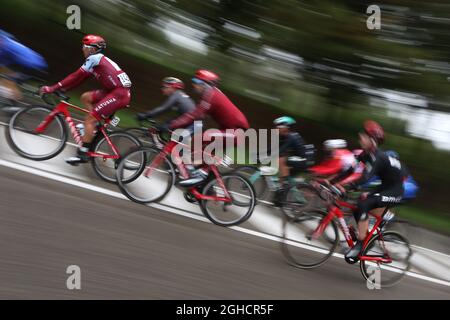 102. Gran Piemonte - Radrennen von Racconigi nach Stupinigi im Foto: Die Hauptgruppe auf der Durchfahrt durch Venaria reale Bilddatum: 11. Oktober 2018. Bildnachweis sollte lauten: Jonathan Moscrop/Sportimage via PA Images Stockfoto