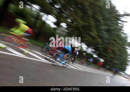 102. Gran Piemonte - Radrennen von Racconigi nach Stupinigi im Foto: Die Hauptgruppe auf der Durchfahrt durch Venaria reale Bilddatum: 11. Oktober 2018. Bildnachweis sollte lauten: Jonathan Moscrop/Sportimage via PA Images Stockfoto