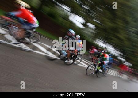 102. Gran Piemonte - Radrennen von Racconigi nach Stupinigi im Foto: Die Hauptgruppe auf der Durchfahrt durch Venaria reale Bilddatum: 11. Oktober 2018. Bildnachweis sollte lauten: Jonathan Moscrop/Sportimage via PA Images Stockfoto