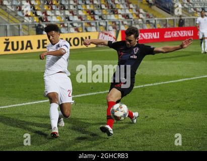 Der Engländer Jadon Sancho tritt gegen den Kroaten Josip Pivaric während des UEFA Nations League-Spiels der Gruppe A4 im Stadion HNK Rijeka, Rijeka, an. Bilddatum: 12. Oktober 2018. Bildnachweis sollte lauten: David Klein/Sportimage via PA Images Stockfoto