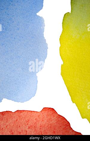Gelb blau rot Aquarellfarbe Fleck von Pinselstrichen isoliert auf weißem Hintergrund Stockfoto