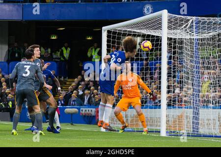 David Luiz von Chelsea verpasst diesen Header während des Premier League-Spiels im Stamford Bridge Stadium, London. Bilddatum: 22. Dezember 2018. Bildnachweis sollte lauten: Craig Mercer/Sportimage Stockfoto