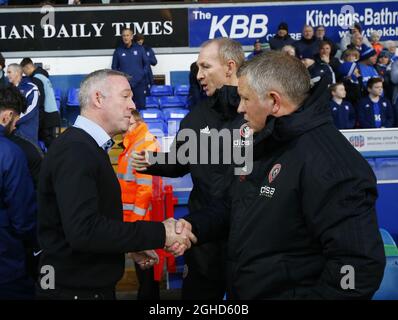 Paul Lambert, Manager von Ipswich Town, begrüßt Chris Wilder, Manager von Sheffield Utd, während des Sky Bet Championship-Spiels im Portman Road Stadium, Ipswich. Bilddatum: 22. Dezember 2018. Bildnachweis sollte lauten: Simon Bellis/Sportimage via PA Images Stockfoto