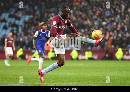 Albert Adomah von Aston Villa kontrolliert den Ball während des Sky Bet Championship-Spiels im Villa Park, Birmingham. Bilddatum: 26. Januar 2019. Bildnachweis sollte lauten: Harry Marshall/Sportimage Stockfoto