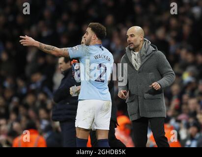 Josep Guardiola-Manager von Manchester City instruiert Kyle Walker von Manchester City während des Spiels der Premier League im Etihad Stadium, Manchester. Bilddatum: 3. Februar 2019. Bildnachweis sollte lauten: Simon Bellis/Sportimage via PA Images Stockfoto