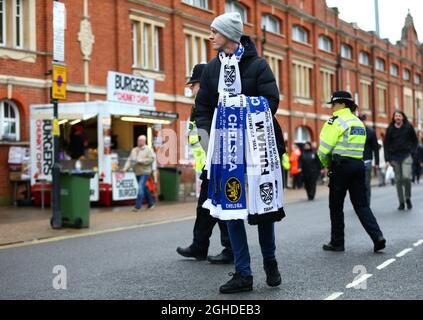 Vor dem Premier League-Spiel im Craven Cottage Stadium, London, ist der Verkäufer von Schal vor dem Boden. Bilddatum: 3. März 2019. Bildnachweis sollte lauten: Craig Mercer/Sportimage via PA Images Stockfoto