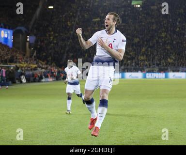 Harry Kane von Tottenham springt auf, um das erste Tor der Nacht während der UEFA Champions League Runde von sechzehn Spielen im Signal Iduna Park Stadium, Dortmund, zu feiern. Bilddatum: 5. März 2019. Bildnachweis sollte lauten: David Klein/Sportimage via PA Images Stockfoto