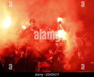Rennes-Fans mit Leuchtern während des Spiels der UEFA Europa League bei der Second Leg-Runde 16 im Emirates Stadium, London. Bilddatum: 14. März 2019. Bildnachweis sollte lauten: Darren Staples/Sportimage via PA Images Stockfoto