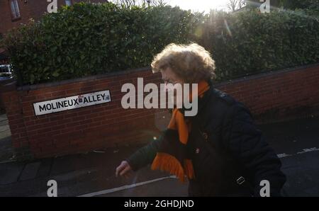 Die Fans treffen vor dem Premier League-Spiel in Molineux, Wolverhampton, ein. Bilddatum: 2. April 2019. Bildnachweis sollte lauten: Darren Staples/Sportimage via PA Images Stockfoto