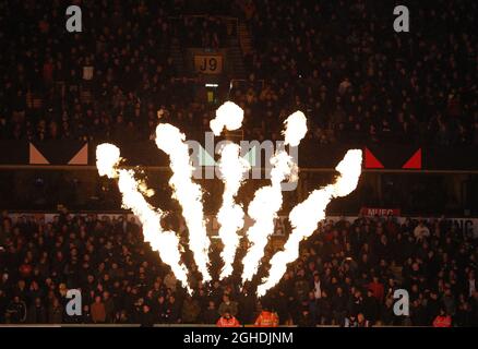 Unterhaltung vor dem Spiel mit Flammen vor dem Premier League-Spiel in Molineux, Wolverhampton. Bilddatum: 2. April 2019. Bildnachweis sollte lauten: Darren Staples/Sportimage via PA Images Stockfoto