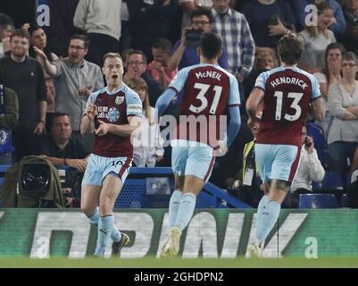 Ashley Barnes von Burnley feiert das zweite Tor seiner Seite während des Spiels der Premier League in Stamford Bridge, London. Bilddatum: 22. April 2019. Bildnachweis sollte lauten: David Klein/Sportimage via PA Images Stockfoto