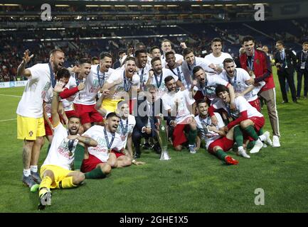 Portugal feiert mit der Trophäe während des Spiels der UEFA Nations League im Estadio do Dragao, Porto. Bilddatum: 9. Juni 2019. Bildnachweis sollte lauten: David Klein/Sportimage via PA Images Stockfoto