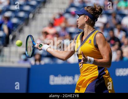 New York, USA. 6. September 2021: Belinda Bencic (SUI) besiegte IGA Swiatek 6-4, 7-6, bei den US Open, die im Billy Jean King Ntional Tennis Center in Flushing, Queens, New York/USA gespielt werden © Jo Becktold/Tennisclix/CSM/CSM Credit: CAL Sport Media/Alamy Live News Stockfoto