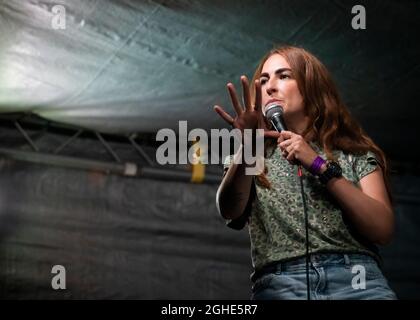 Esther Manito, Comedian, The Garden Gatherings, Comedy Gala, Essex © Clarissa Debenham / Alamy Stockfoto