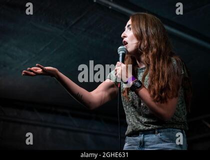 Esther Manito, Comedian, The Garden Gatherings, Comedy Gala, Essex © Clarissa Debenham / Alamy Stockfoto