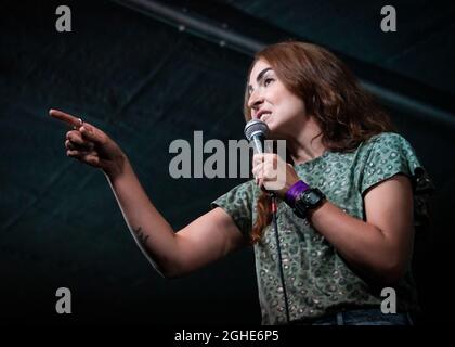 Esther Manito, Comedian, The Garden Gatherings, Comedy Gala, Essex © Clarissa Debenham / Alamy Stockfoto