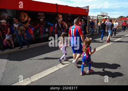 Die Fans kommen vor dem Premier League-Spiel im Selhurst Park, London, an. Bilddatum: 31. August 2019. Bildnachweis sollte lauten: Craig Mercer/Sportimage via PA Images Stockfoto