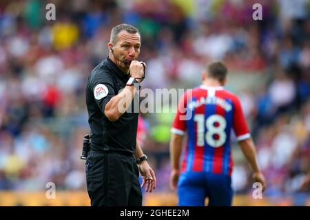 Schiedsrichter Kevin Friend während des Spiels in der Premier League im Selhurst Park, London. Bilddatum: 31. August 2019. Bildnachweis sollte lauten: Craig Mercer/Sportimage via PA Images Stockfoto