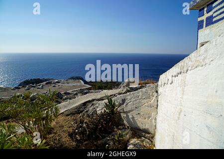 Kleine Kapelle an der Küste von rhodos in griechenland Stockfoto