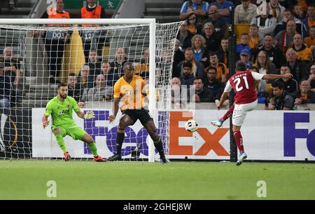 Ricardo Horta von Sporting Braga schießt beim Spiel der UEFA Europa League in Molineux, Wolverhampton, das erste Tor hinter Rui Patricio von Wolverhampton Wanderers. Bilddatum: 19. September 2019. Bildnachweis sollte lauten: Nigel French/Sportimage via PA Images Stockfoto