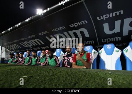 Gianluigi Buffon von Juventus abgebildet, wie er gibt einen Daumen nach oben in der Dugout mit Teamkollegen, Carlo Pinsoglio, Blaise Matuidi, Merih Demiral, Emre Can, Daniele Rugani, Federico Bernardeschi, Rodrigo Bentancur und Juan Cuadrado während des Spiels der Serie A im Stadio Mario Rigamonti, Brescia. Bilddatum: 24. September 2019. Bildnachweis sollte lauten: Jonathan Moscrop/Sportimage via PA Images Stockfoto