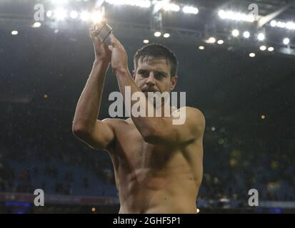 Cesar Azpilicueta aus Chelsea applaudiert den Fans während des Premier League-Spiels im Etihad Stadium in Manchester. Bilddatum: 23. November 2019. Bildnachweis sollte lauten: Darren Staples/Sportimage via PA Images Stockfoto