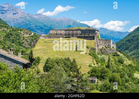 Das Fort von Exilles, im Susa Valley. Provinz Turin, Piemont, Norditalien. Stockfoto