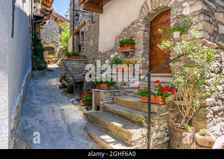 Das malerische Dorf Exilles im Susa-Tal. Provinz Turin, Piemont, Norditalien. Stockfoto