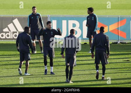 Cristiano Ronaldo von Juventus reagiert während des Trainings im Juventus Center, Turin. Bilddatum: 25. November 2019. Bildnachweis sollte lauten: Jonathan Moscrop/Sportimage via PA Images Stockfoto