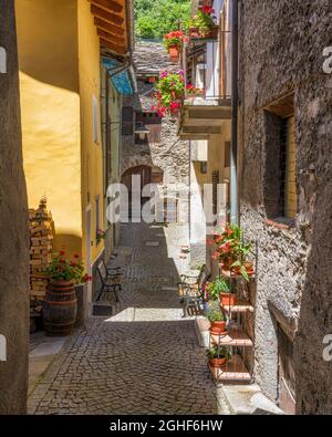 Das malerische Dorf Exilles im Susa-Tal. Provinz Turin, Piemont, Norditalien. Stockfoto