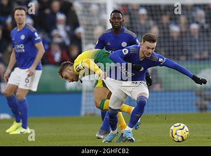 Tom Trybull aus Norwich City zieht die Shorts von James Maddison aus Leicester City während des Premier League-Spiels im King Power Stadium, Leicester. Bilddatum: 14. Dezember 2019. Bildnachweis sollte lauten: Darren Staples/Sportimage via PA Images Stockfoto