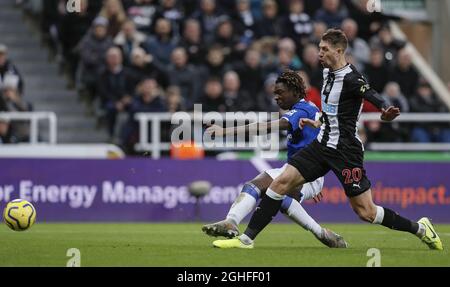 Moise Kean aus Everton schießt beim Premier League-Spiel im St. James's Park, Newcastle, auf das Tor. Bilddatum: 28. Dezember 2019. Bildnachweis sollte lauten: James Wilson/Sportimage via PA Images Stockfoto