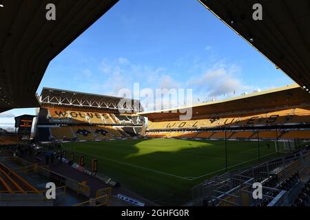 Ein Überblick über das Molineux-Stadion, in dem der FC Wolverhampton Wanderers vor dem Start des FA-Cup-Spiels in Molineux, Wolverhampton, beheimatet ist. Bilddatum: 4. Januar 2020. Bildnachweis sollte lauten: Robin Parker/Sportimage via PA Images Stockfoto