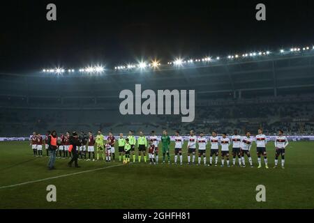 Die Teams und Beamten stehen während des Coppa Italia-Spiels im Stadio Grande Torino in Turin an. Bilddatum: 9. Januar 2020. Bildnachweis sollte lauten: Jonathan Moscrop/Sportimage via PA Images Stockfoto