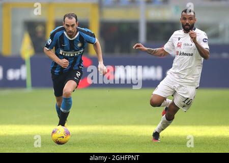 Diego Godin von Inter und Joao Pedro von Cagliari während der Serie A Spiel in Giuseppe Meazza, Mailand. Bilddatum: 26. Januar 2020. Bildnachweis sollte lauten: Jonathan Moscrop/Sportimage via PA Images Stockfoto