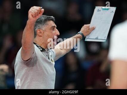 Tallinn, Estland. September 2021. Volleyball: Europameisterschaft, Männer, Vorrunde, Deutschland - Frankreich: Deutsche Trainerin Andrea Giani jubelt am Rande. Quelle: Roman Koksarov/dpa/Alamy Live News Stockfoto