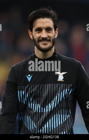 Der spanische Mittelfeldspieler Luis Alberto aus Latium lächelt im Warm-Up vor dem Spiel der Serie A bei Luigi Ferraris in Genua. Bilddatum: 23. Februar 2020. Bildnachweis sollte lauten: Jonathan Moscrop/Sportimage via PA Images Stockfoto