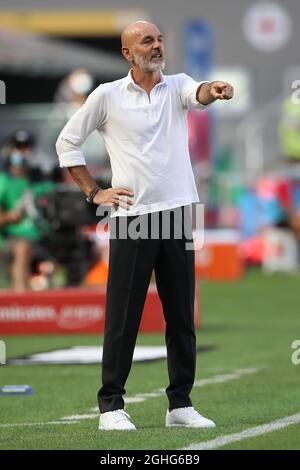 AC Mailands italienischer Cheftrainer Stefano Pioli reagiert während des Spiels der Serie A bei Giuseppe Meazza, Mailand. Bilddatum: 28. Juni 2020. Bildnachweis sollte lauten: Jonathan Moscrop/Sportimage via PA Images Stockfoto