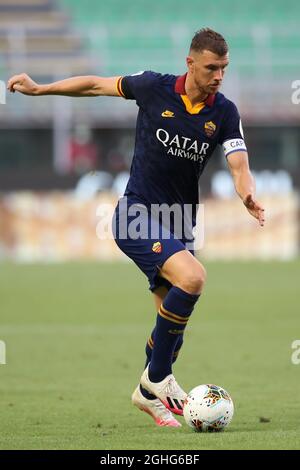 ALS Roma-Stürmer Edin Dzeko beim Spiel der Serie A in Giuseppe Meazza, Mailand. Bilddatum: 28. Juni 2020. Bildnachweis sollte lauten: Jonathan Moscrop/Sportimage via PA Images Stockfoto