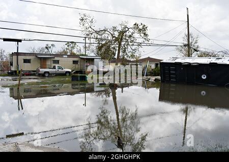 Laplace, Vereinigte Staaten von Amerika. 01. September 2021. Häuser und Gebäude, die durch den Or000 Ida in St. John Parish am 1. September 2021 in Laplace, Louisiana, zerstört wurden. Quelle: Kristina Overton/FEMA/Alamy Live News Stockfoto