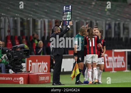 Christy Grimshaw vom AC Mailand wird während des Spiels Serie A Femminile bei Giuseppe Meazza, Mailand, durch Deborah Salvatori Rinaldi ersetzt. Bilddatum: 5. Oktober 2020. Bildnachweis sollte lauten: Jonathan Moscrop/Sportimage via PA Images Stockfoto