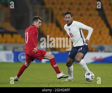 Dwight Marshall aus England und Ravil Tagir aus der Türkei während des UEFA Euro U21 Qualifying-Spiels in Molineux, Wolverhampton. Bilddatum: 13. Oktober 2020. Bildnachweis sollte lauten: Andrew Yates/Sportimage via PA Images Stockfoto