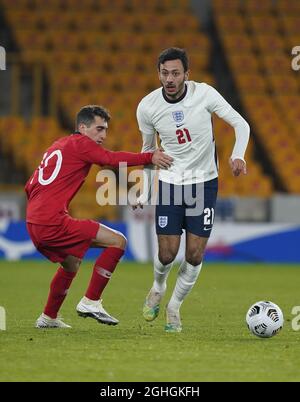 Dwight Marshall aus England und Ravil Tagir aus der Türkei während des UEFA Euro U21 Qualifying-Spiels in Molineux, Wolverhampton. Bilddatum: 13. Oktober 2020. Bildnachweis sollte lauten: Andrew Yates/Sportimage via PA Images Stockfoto